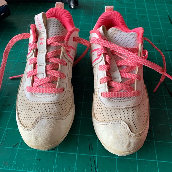 Kids cleats size 12 white and pink - Picture 3 of 3
